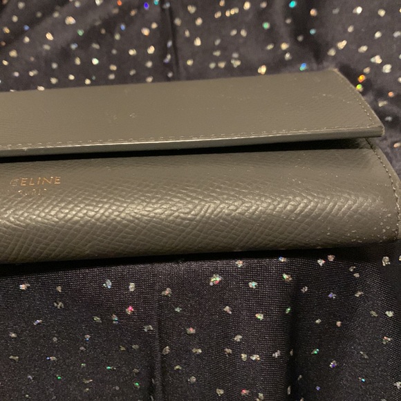 🥊 PRICE DROP
Authentic CELINE | LARGE FLAP WALLET IN GRAINED CALFSKIN GREY - Picture 12 of 14
